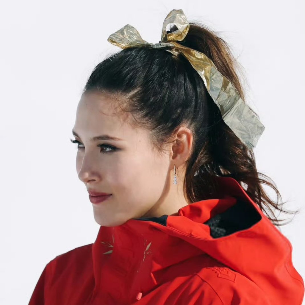 谷爱凌金色蝴蝶结好漂亮好美丽已种草