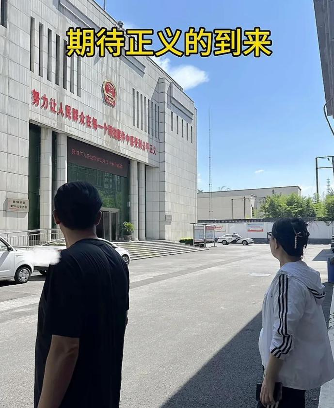 三拒的会还没开，婆媳已提前预判了结果。“坦白说，”大娘语气笃定，“就算这