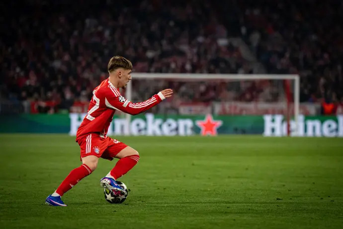 18岁小将卡尔入选德国队大名单虽然卡尔年纪轻轻就有成为加纳乔式流量球员的趋势，但