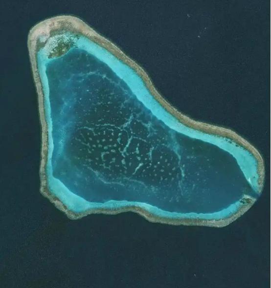 不要再说给黄岩岛填岛了，这是不现实的，我们只能守，黄岩岛周围，出了泻湖范围，水深
