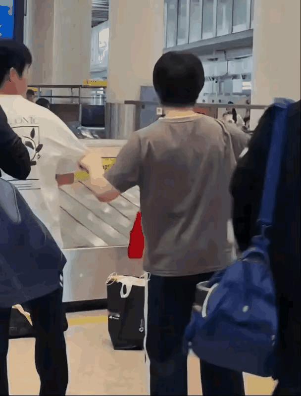 哈哈，我们被小石头和大丫头骗了，他们可不像镜头前的生疏。瑞典结束后，国乒回