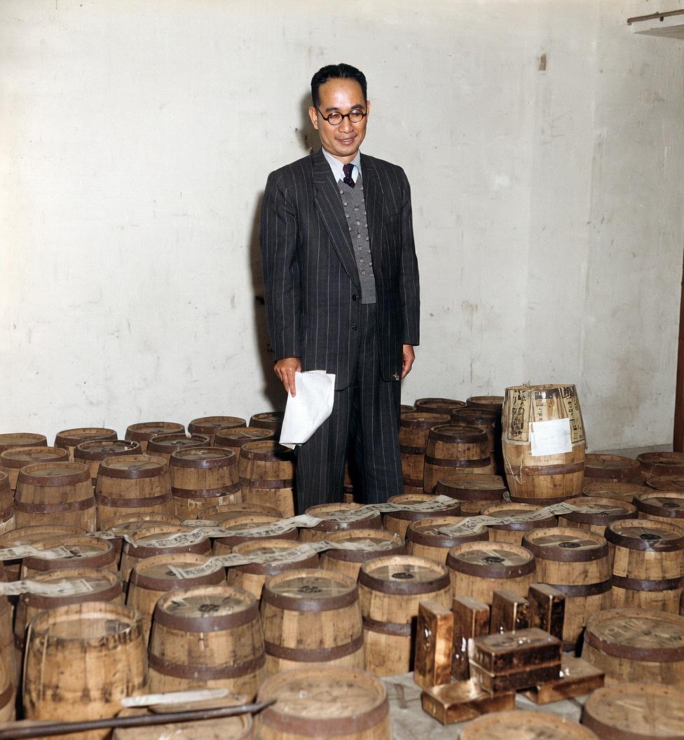 1949年国民党政权将大陆黄金秘运台湾，这张照片是中人物是当时负责黄金押运与保管