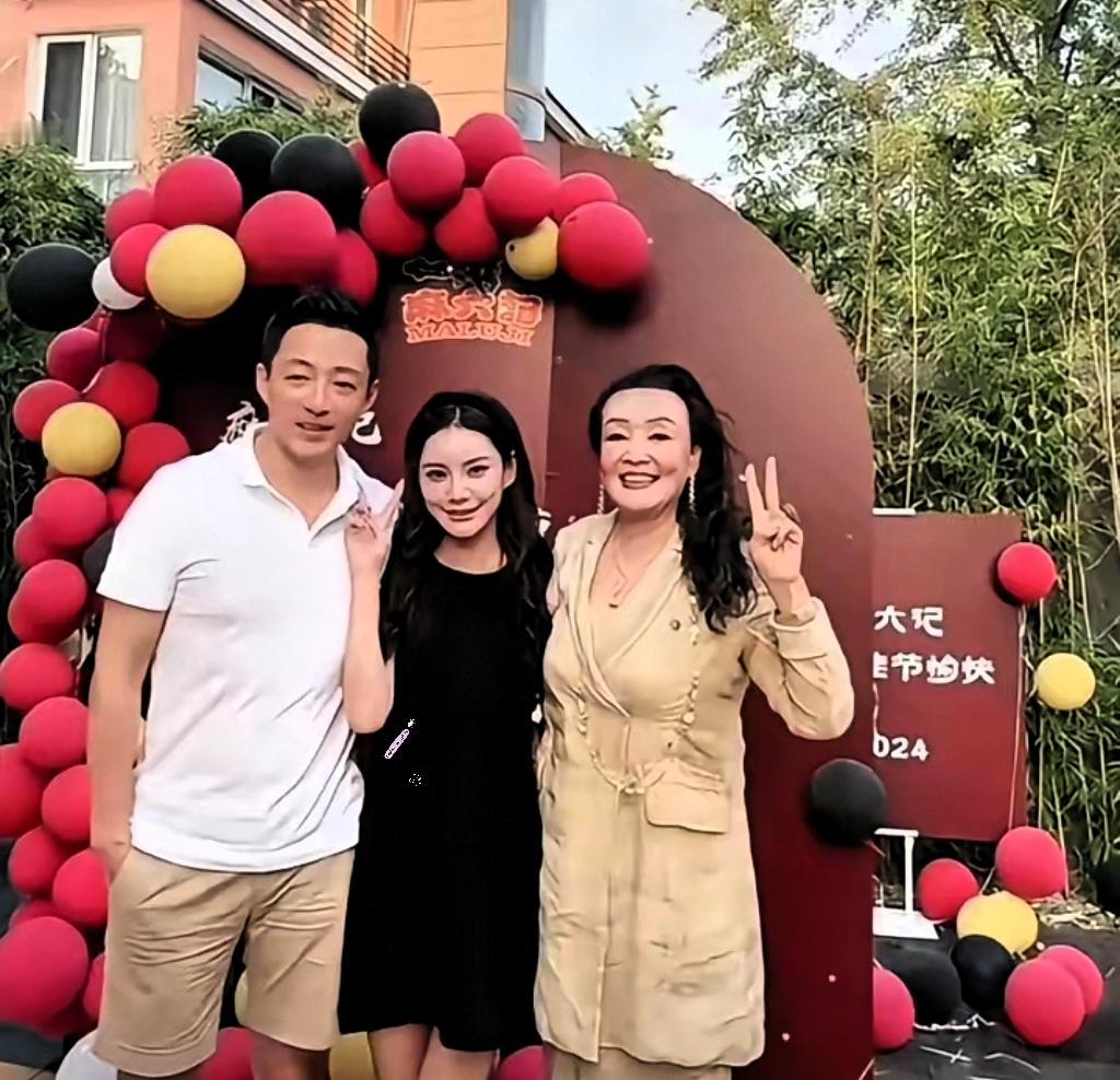 人家去台湾看望你你伤人冷落人现在来北京凭什么要让别人宠着你就凭你生的是汪