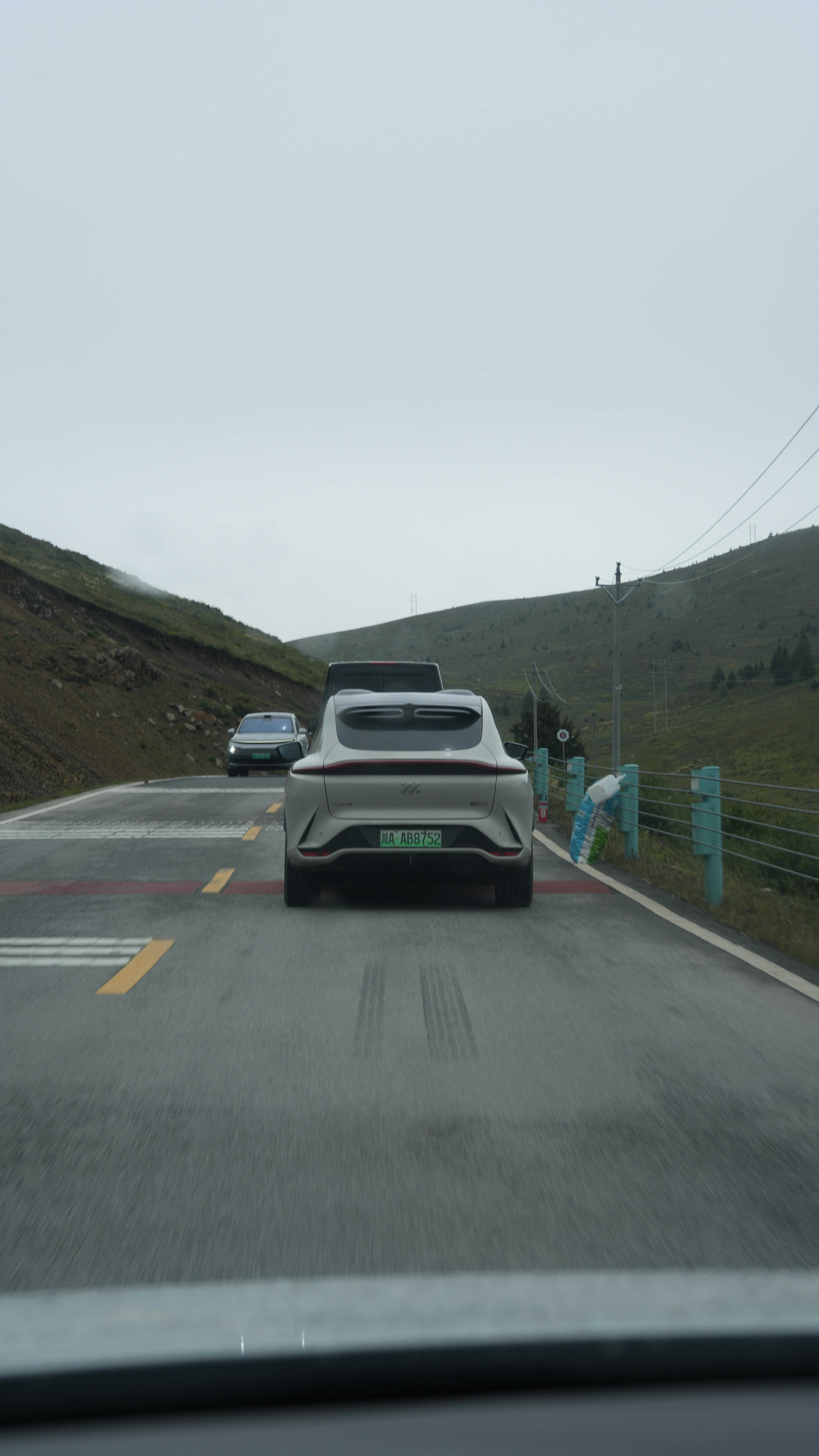 318上的智己车，能见度很高，包括LS6和L6​​​