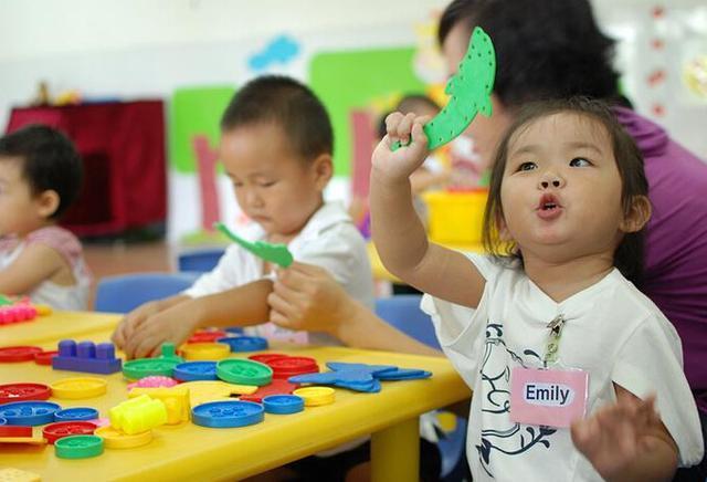 宝宝究竟几岁上幼儿园合适? 不是3岁也不是5岁, 男宝女宝都不一样!