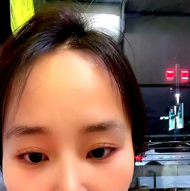 熊磊今晚解释，姚策走的时候嘴角流血！有网友私信问她这情况是不是有隐情，她