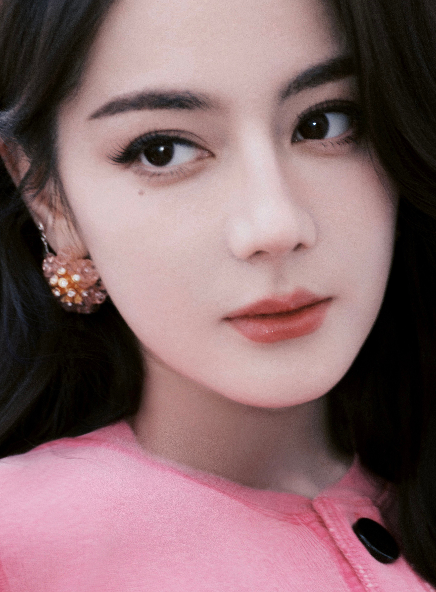 迪丽热巴贺思慕3月最热女角色迪丽热巴真棒！三月白日提灯仅播放3天就拿下第一