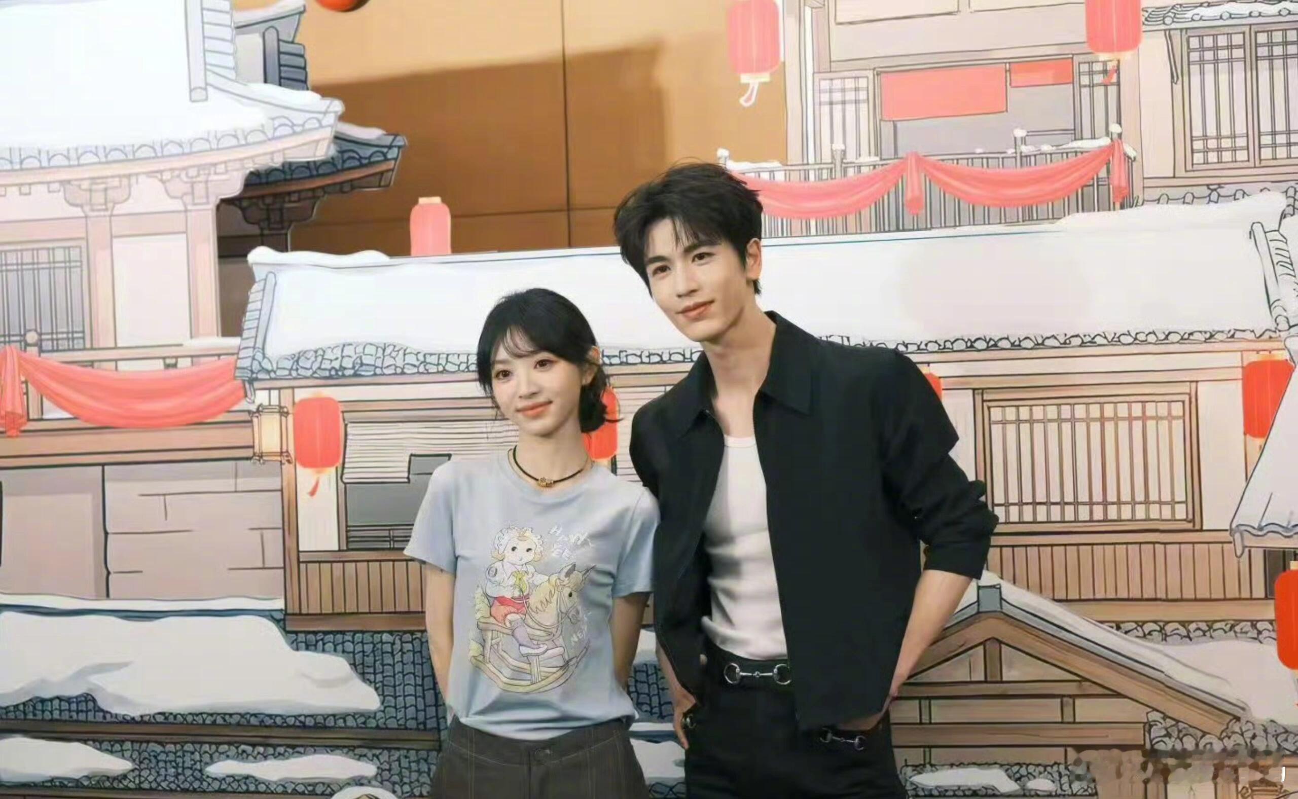 张凌赫田曦薇逐玉庆功宴合照，我们田赫之作圆满了😭逐玉庆功宴张凌赫田曦薇庆功宴