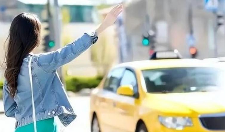 为什么大家现在宁愿等网约车，也不坐出租车？很简单，因为现在的出租车，已经彻底活成