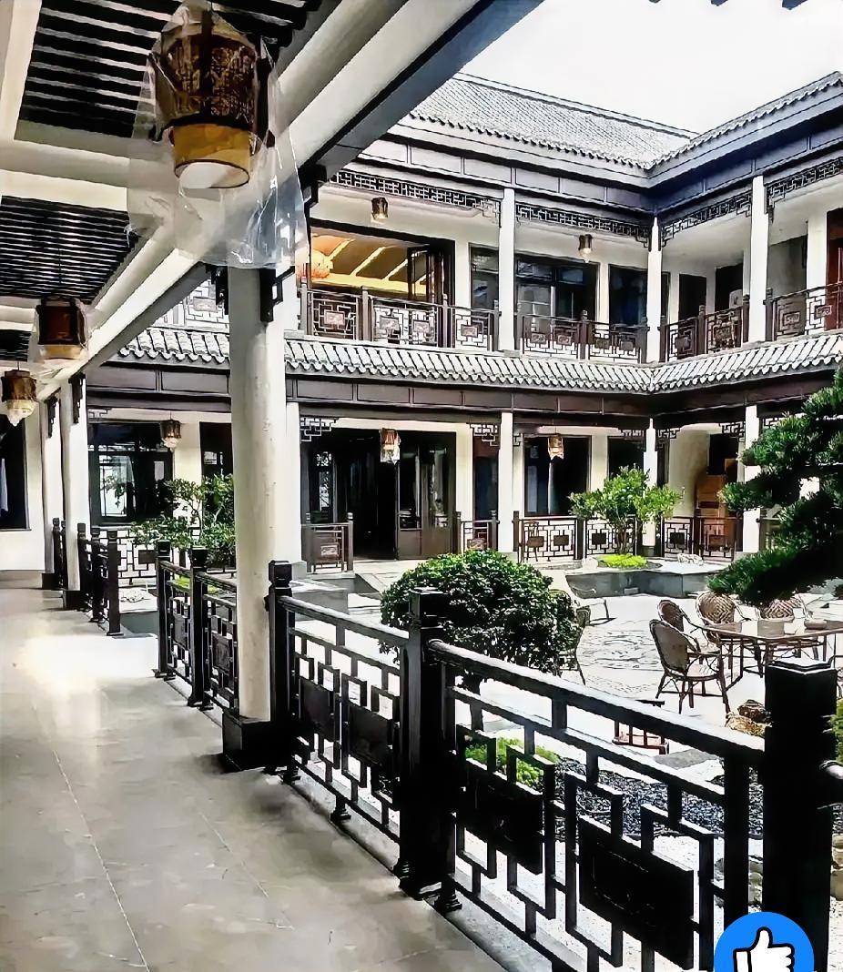 浙江台州这大哥是个狠人，做电商一年赚千把万，没去城里卷大平层，反而干了件让全网眼