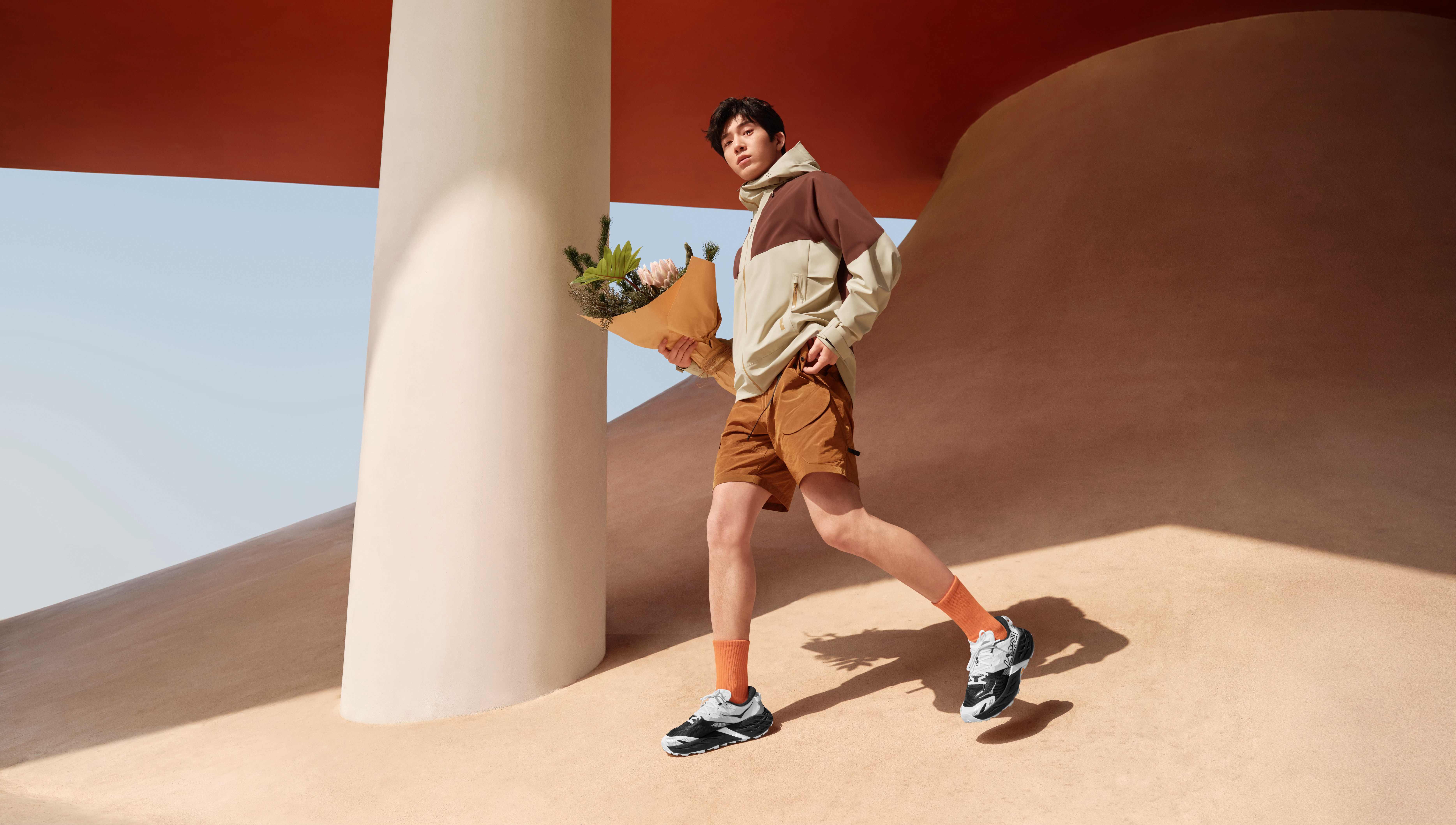 罗云熙成都家乡韵味潮流穿搭自带蜀地温柔气质的罗云熙，潮流穿搭简约又有型，HOK