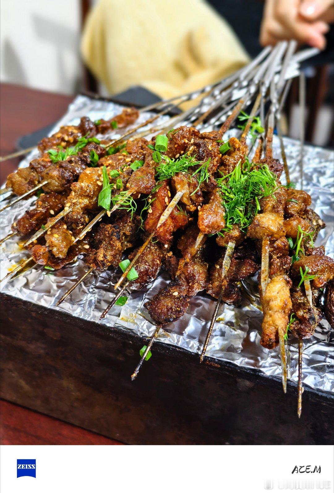 美食博主再上线，出差到成都同行看过来这家在成都的烧烤一定要来吃很少推荐成都的烧烤