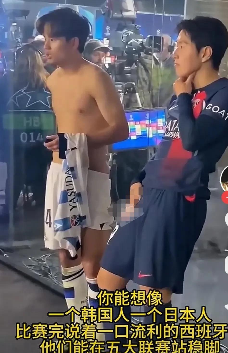 不知道国足看到这张照片会有何想法？大概率会无动于衷，因为习惯了。也有可能连想都懒