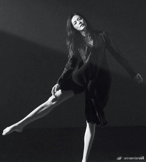 姚晨这姐的仪态我能学十年学仪态真的要看姚晨，那种挺拔感是从核心发力的。不止是外