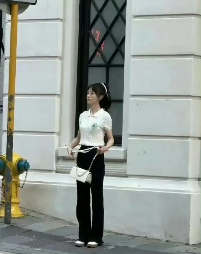 被田曦薇的娃娃脸给骗了！原来她这么高​