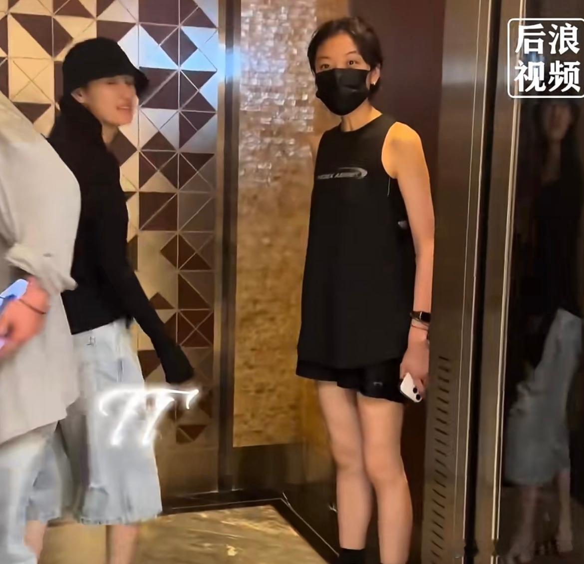 被孙千说了四次长得像她美女长得都是相似的！孙千的蛋卷头是灵魂，那个女生蛋卷头那张