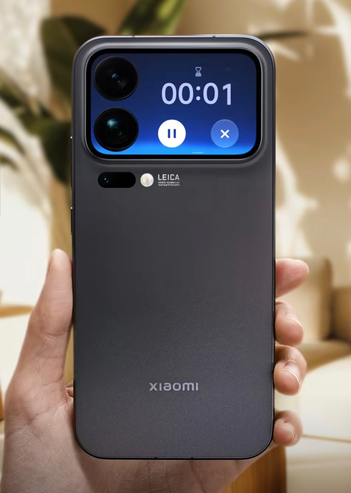 小米17Pro系列背屏新功能：计时、接打电话、听音乐、航班和打车信息、拍照，感