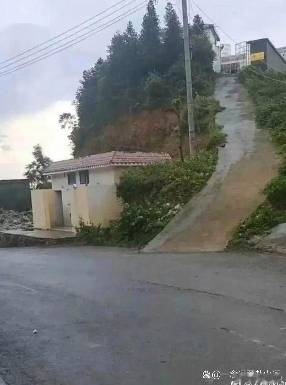 这户人家住那么高车能开的进去吗​​​