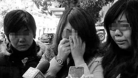 为女儿复仇当街杀人！2009年广州单亲妈妈陈雪香，得知17岁女儿被强奸后报