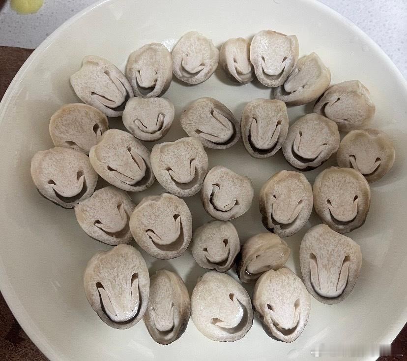 全世界不给你好脸色的时候可以吃草菇
