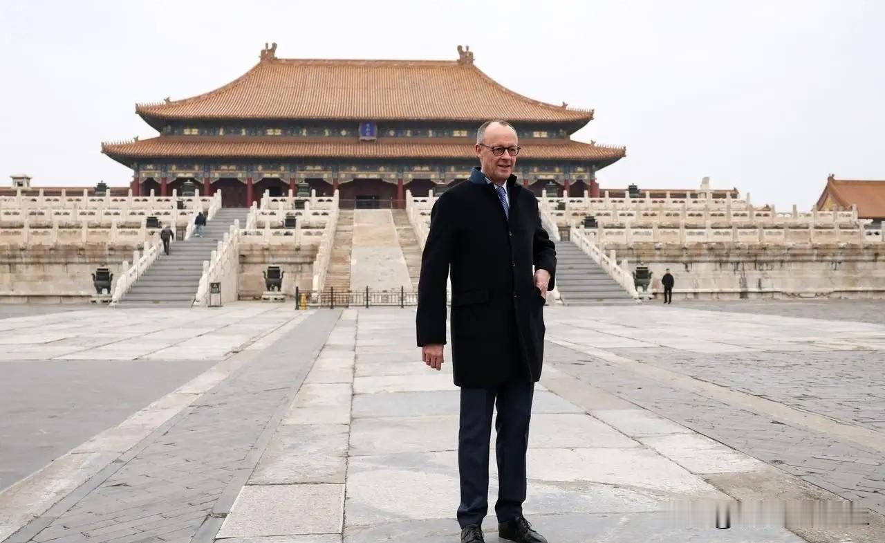 默茨访华，外长瓦德富尔缺席！此时的瓦德富尔刚刚与比利时外交大臣马克西姆完成会