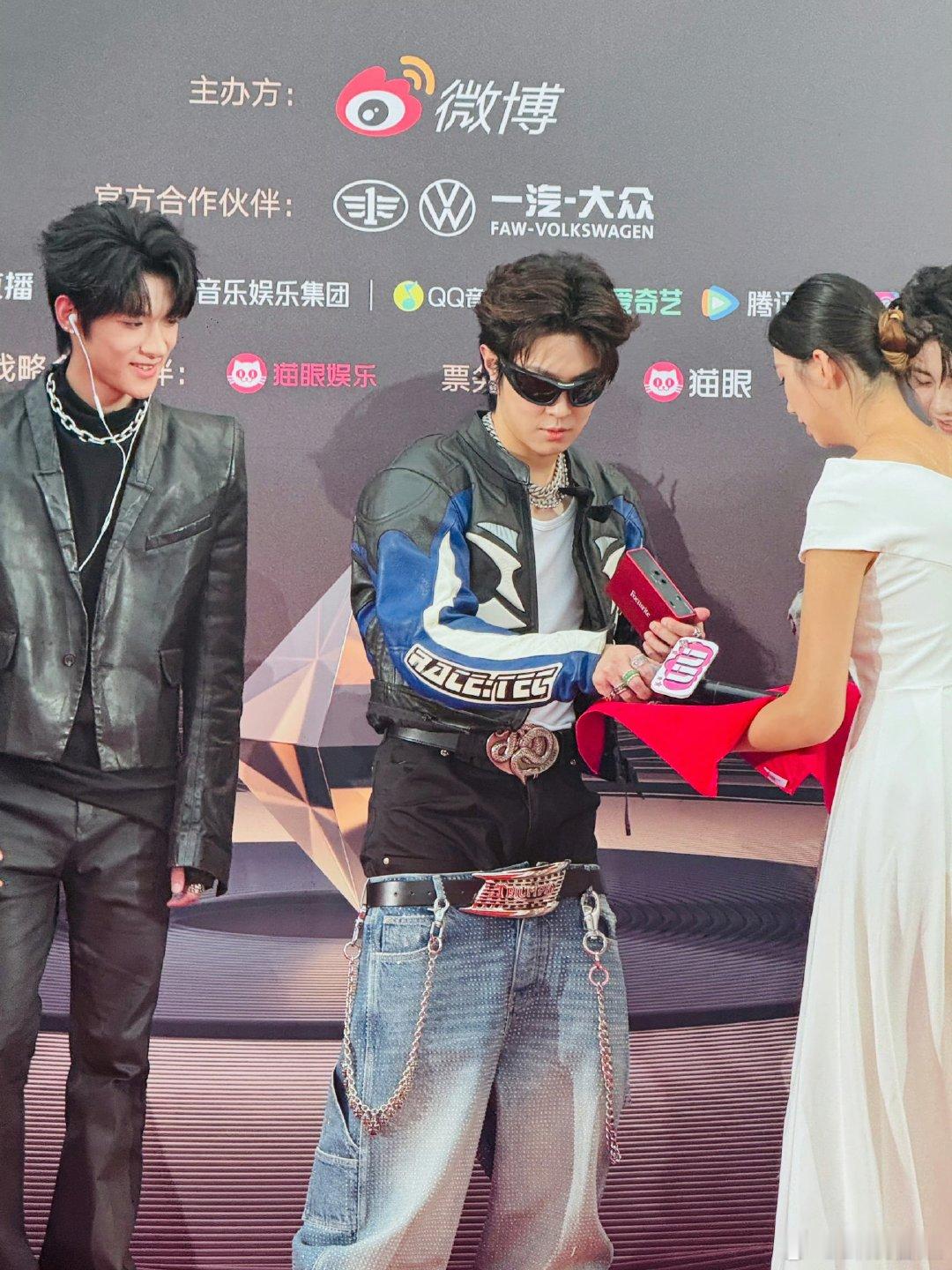 马伯骞穿了两条裤子谁懂啊！马伯骞居然穿两条裤子，这时尚我属实没看懂！​​​