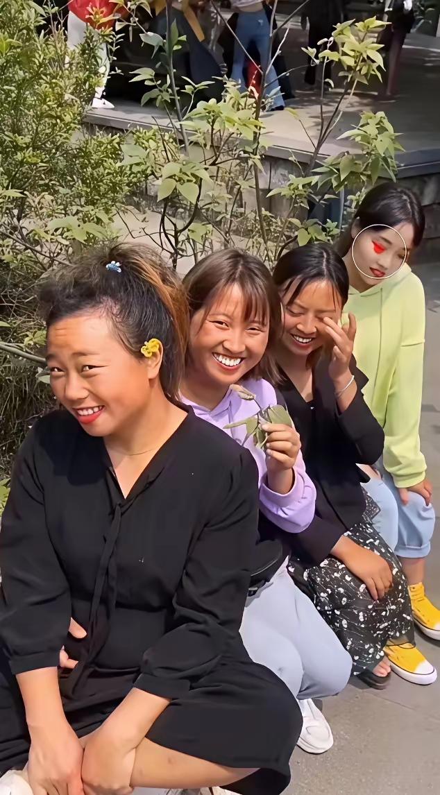 美颜加持下，没有丑女。