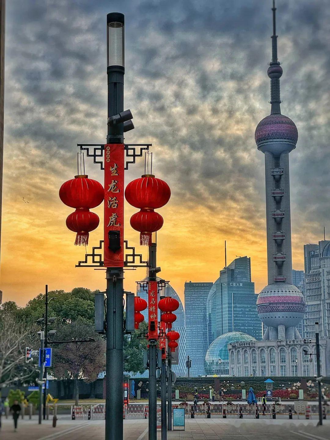 上海人有几个人会心甘情愿花钱登东方明珠？在上海待三年，问过好多本地人，答案
