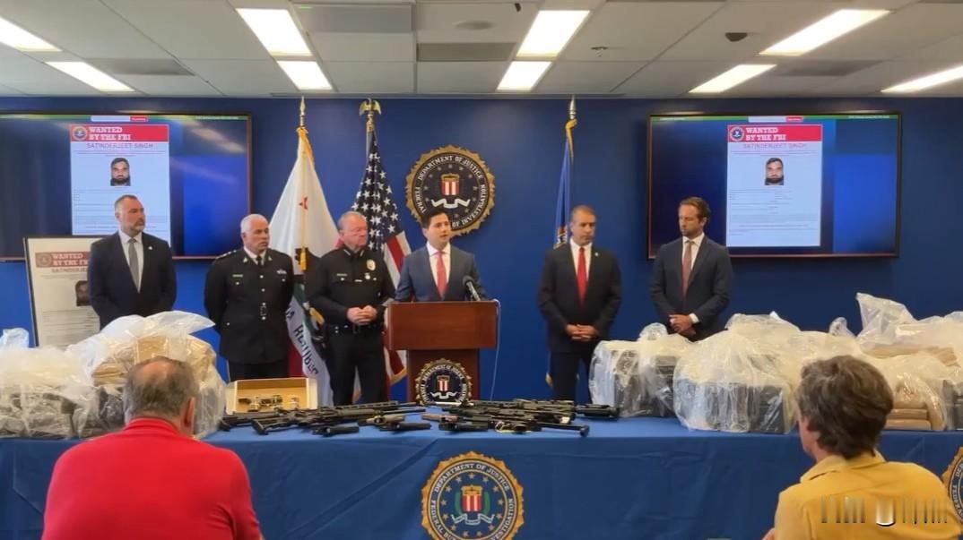 印度一警察局长敲诈美国人。美国当局在7月8日表示，一名叫古林德吉特掉辛格印度