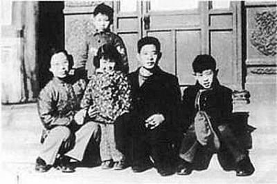 据胡耀邦儿子胡德平回忆，胡耀邦也会和普通人一样发牢骚、有遗憾。尤其是他唯一的一次