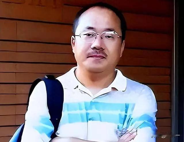 央媒笔杆子董郁玉，竟是潜伏30年的日本间谍，2022年临退休接头时被捕，简直刷新