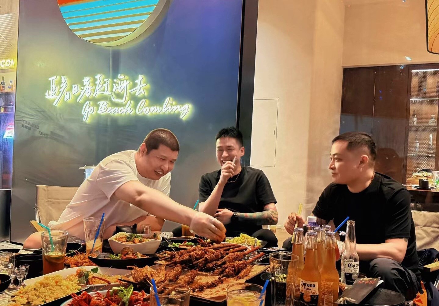 二驴、刘一手、二子爷喝酒🍺
