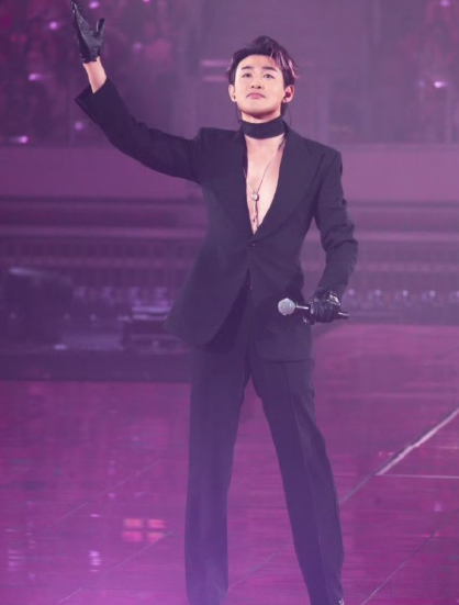 下班先给对手戏演员投票，这波操作证明：肖战在剧组的魅力，不分戏内戏外。​​​