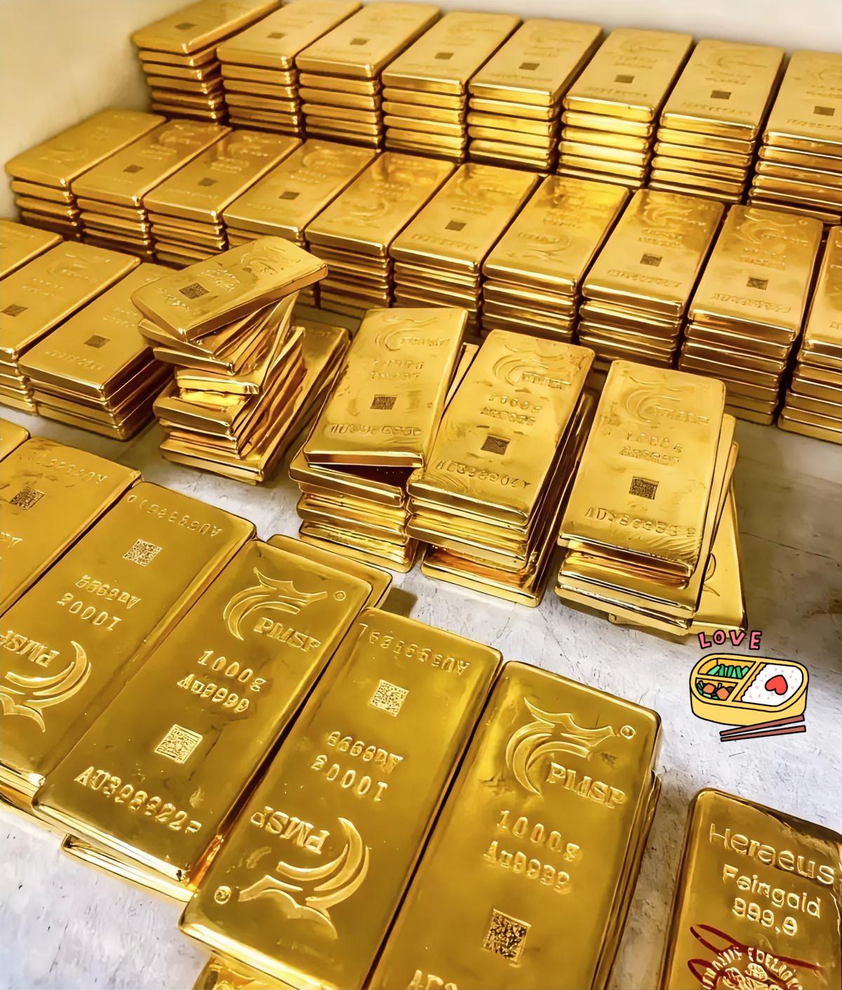 最近黄金价格又开始波动，不少人纠结：现在该不该入手？有人觉得跌一点就是机