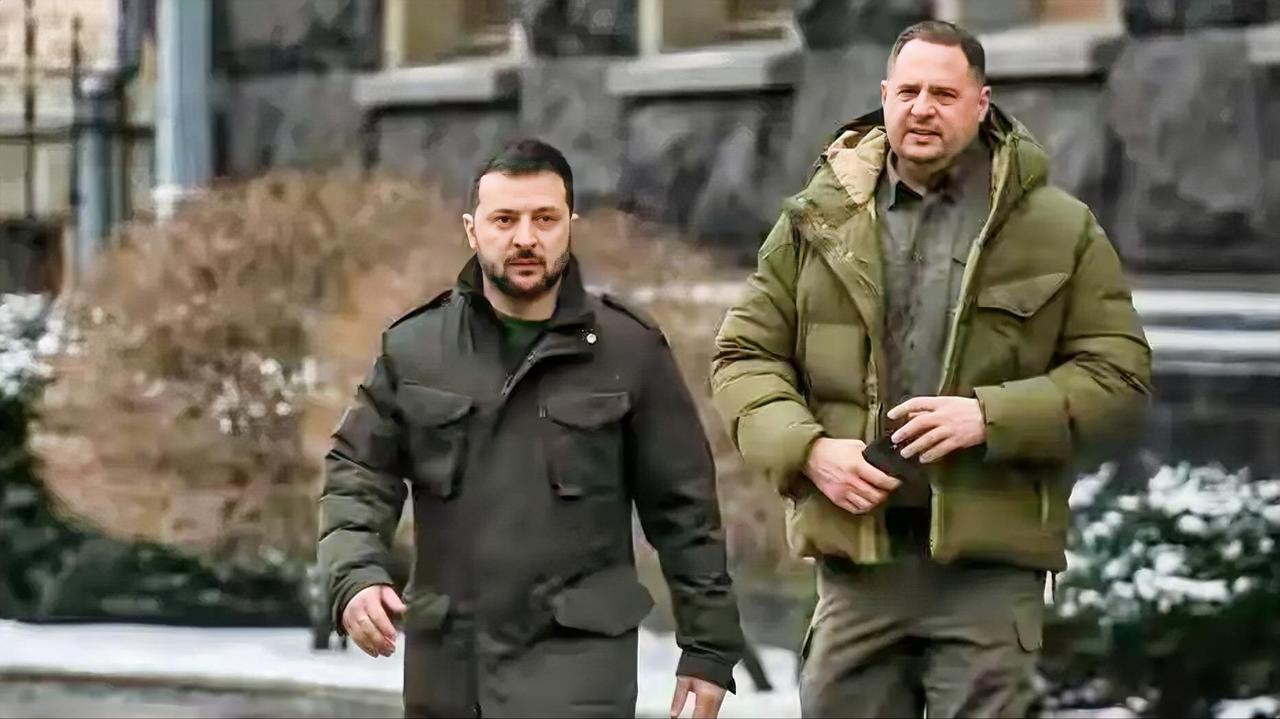 泽连斯基光速解职叶尔马克，是大义灭亲还是壮士断腕？11月28日，乌克兰反腐机构