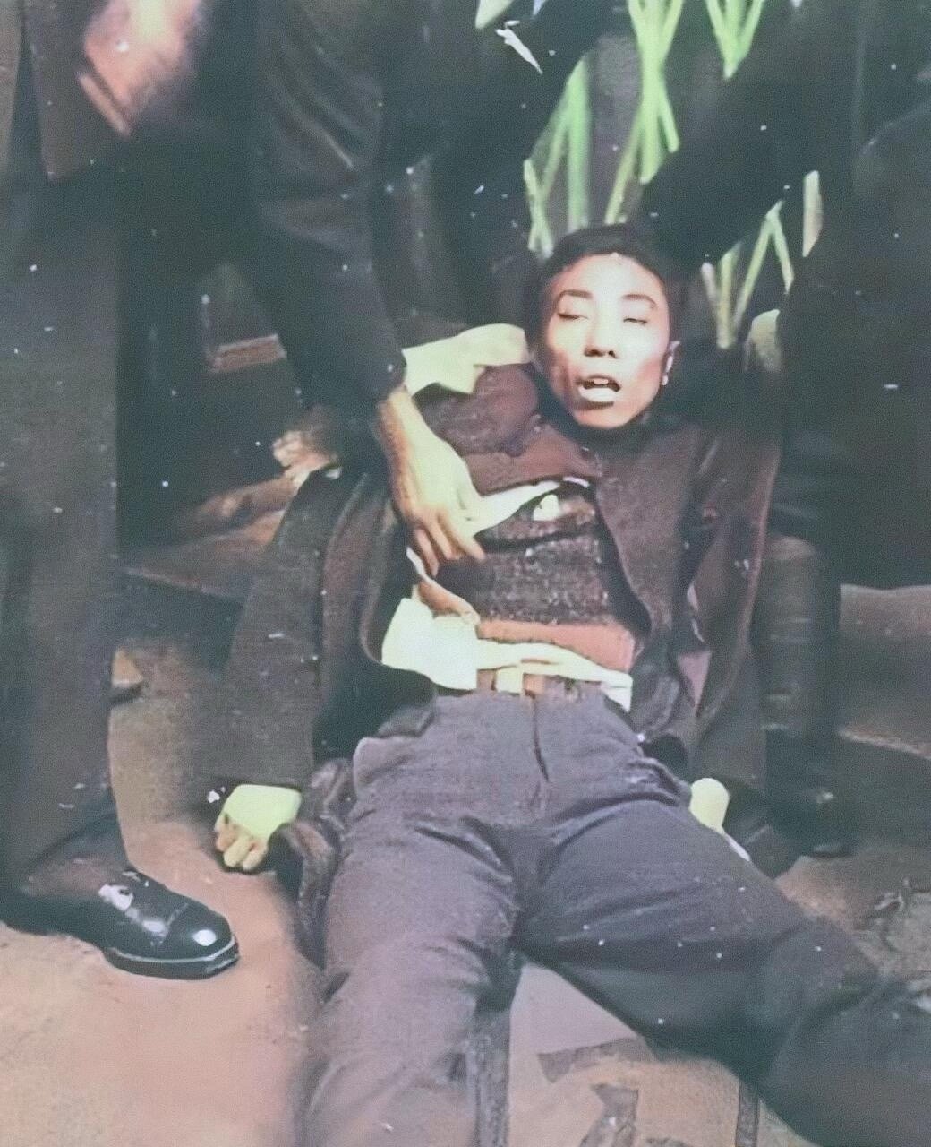 历史知识感人！1937年12月3日，上海沦陷后的南京路街头，日军为炫耀武力举行“