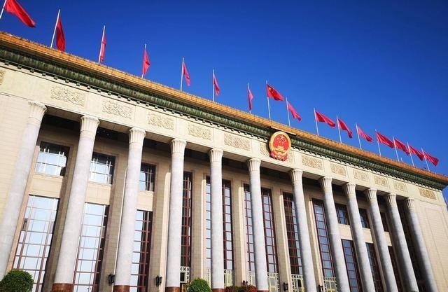 中国政府债务突破100万亿了，这钱到底借来干了啥？一个数字突然冲上热搜，很多