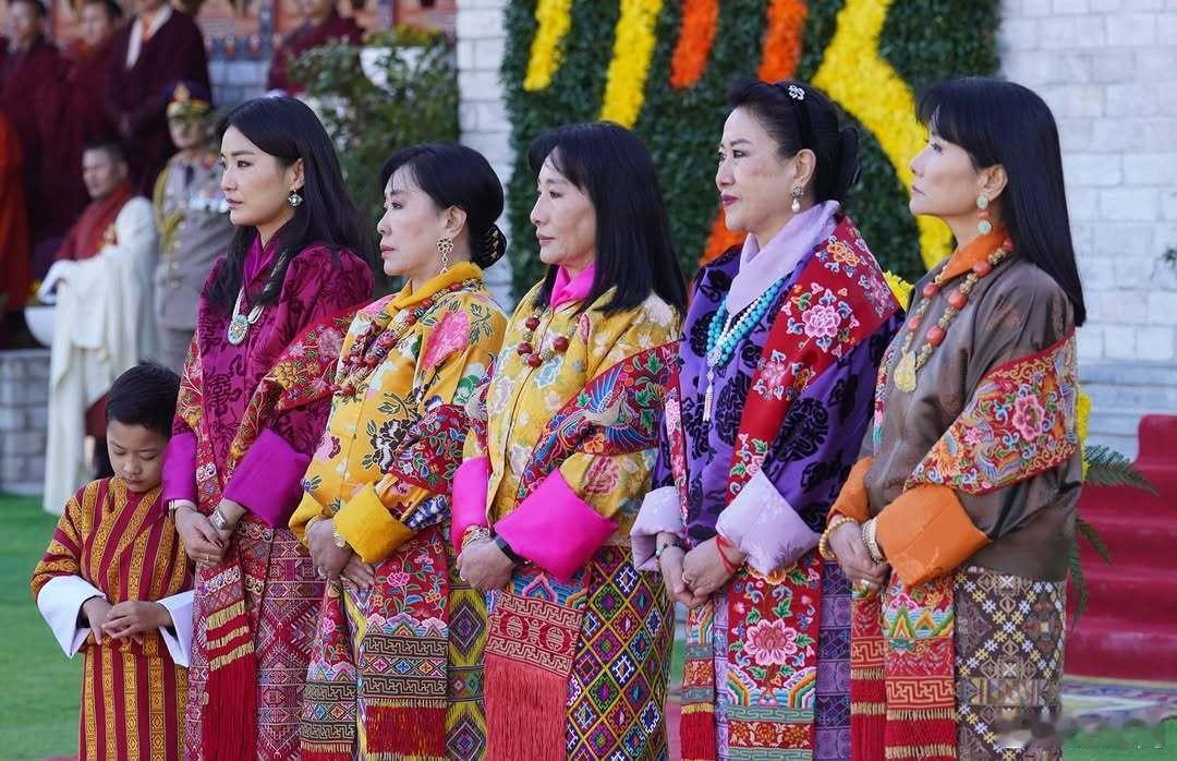 不丹王室🇧🇹12月17日，不到王国庆祝国庆节。世界各国王室老二媳妇尤根·乔