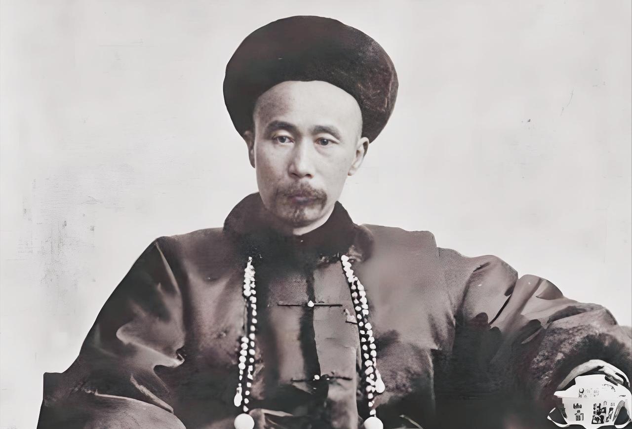 1870年2月14日,湘军悍将刘松山被诈降的马化龙部下枪击中重伤。临终前,刘松山