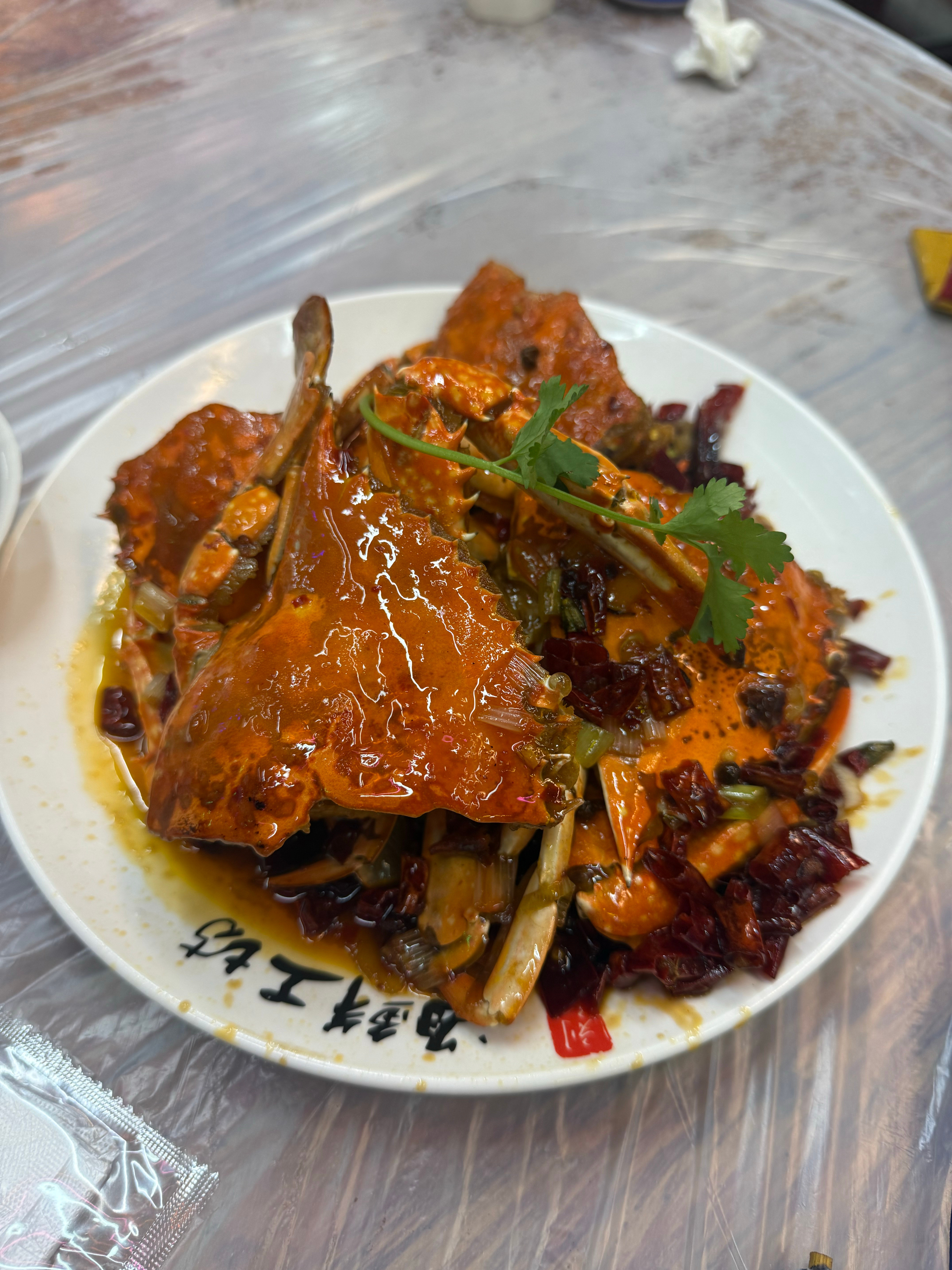 青岛第一顿好久吃到这么好吃的香辣蟹了市场里买完就旁边儿加工开炫太爽了青岛还有啥