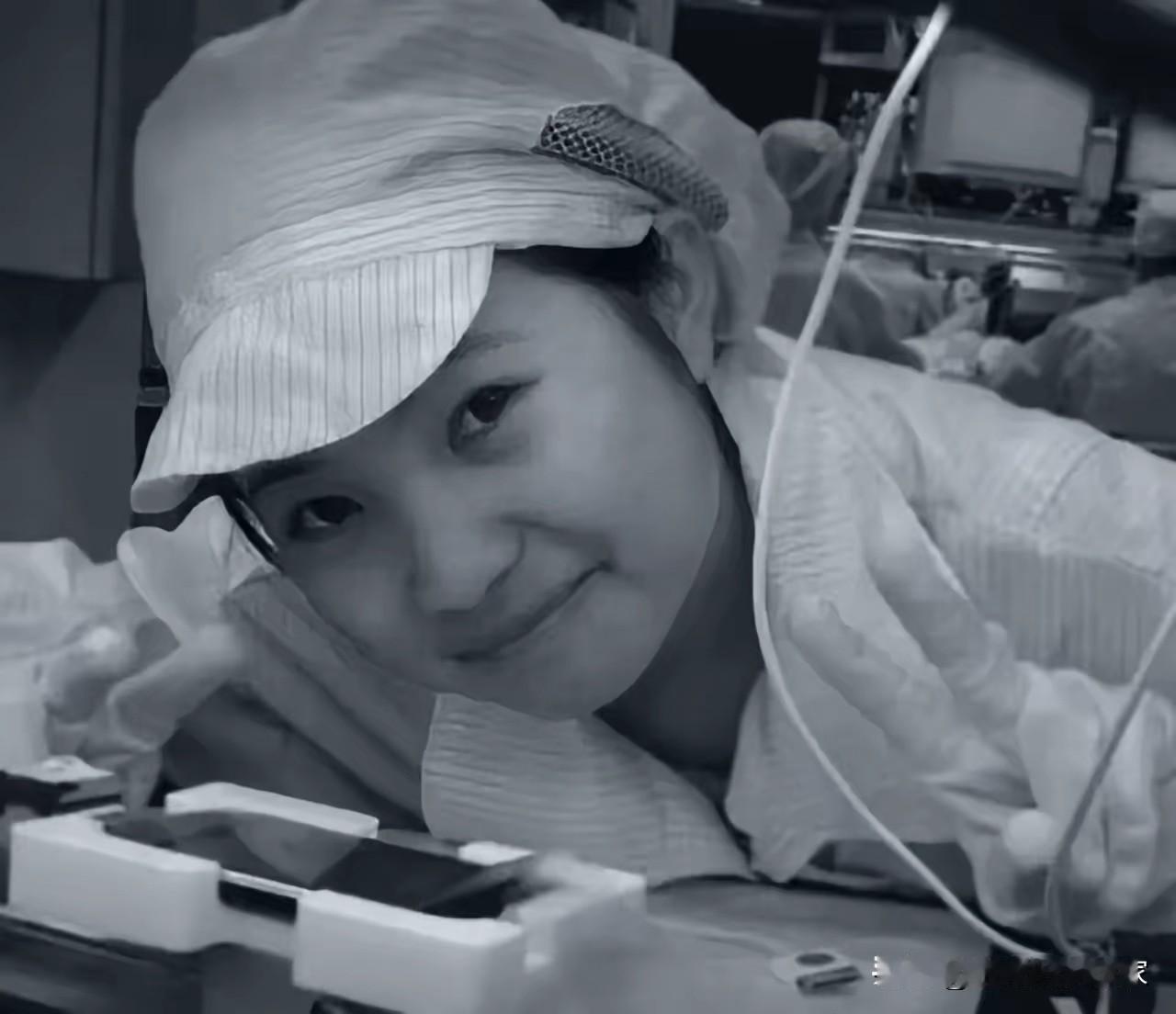 一晃将近20年，还记得那个在iPhone里微笑的女孩吗？✨一晃，将近20年