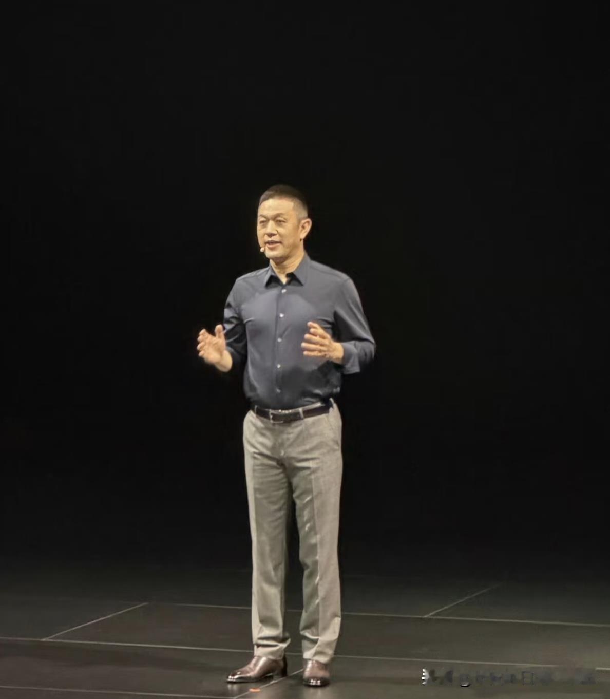 李斌重磅表态：新能源车进入生死决战，一步错就出局今日上午，蔚来创始人李斌接