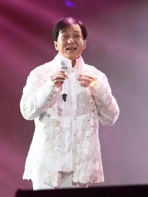 甄子丹沉默了李连杰也沉默了他们想破脑袋也没想到，72岁的老大哥成龙，又要拍动