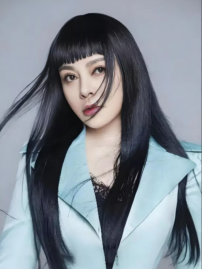 原来千百惠，不是本名，她原名，钟兰芯，之所以名字取一个像日本名，竟然是为了有辨识
