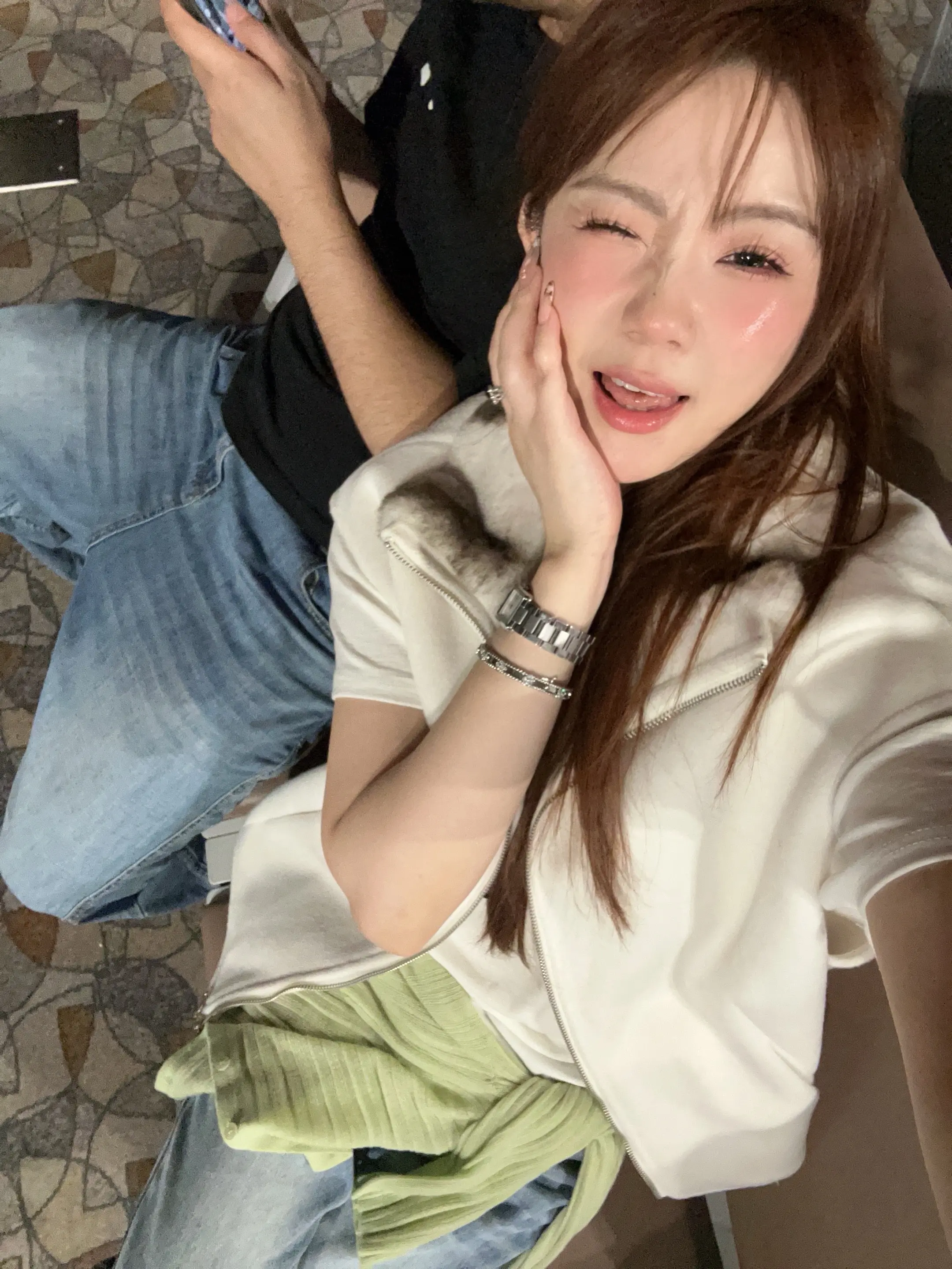 昨天机场随拍的水光肌被你们问爆了 你们还记得赵露思那张出圈的水光肌脸部...