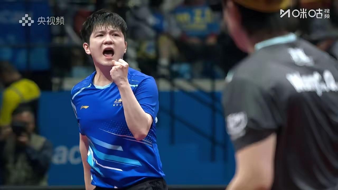 喊破嗓子！樊振东这波逆风翻盘，才是顶级运动员的硬核底气！什么世界排名虚声，能扛住