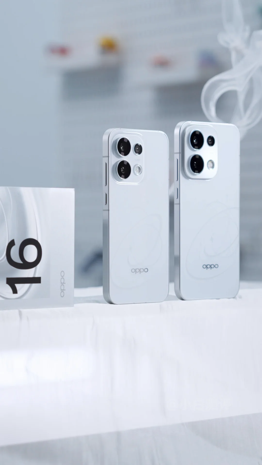 OPPOReno16系列真机上手 悬浮设计太难拍了