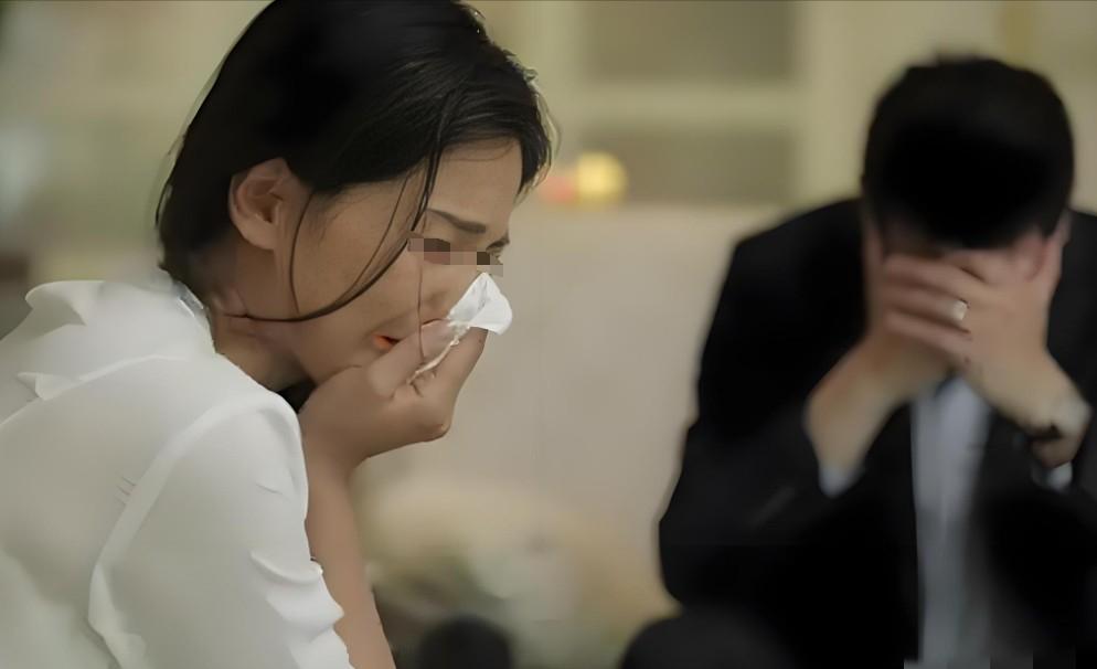 这就是未婚先孕的代价！安徽安庆，女子和男友异地恋一年后，发现怀孕，匆匆办了婚礼但