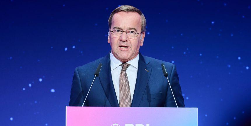 周四，德国国防部长：俄罗斯正在跟踪我们的卫星德国国防部长鲍里斯·皮斯托瑞斯周四