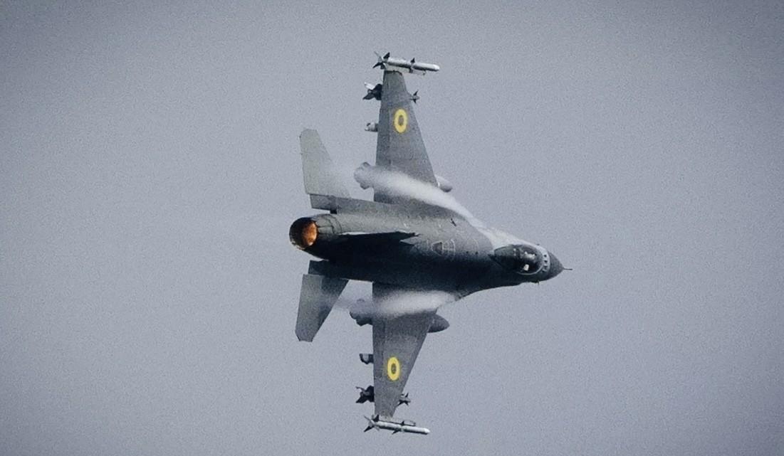 【乌空军损失一架F-16战机】据乌克兰空军通报，一架F-16战机在拦截